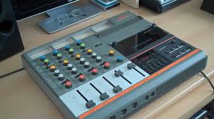 Boosts the level of the high frequency range during recording, and tapers the high frequencies during playback, reducing tape hiss by 8 to 10 db. Fostex 250 Multitrack Cassette Portastudio Recorder 4 Track Youtube