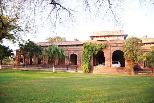 Full article: From appropriation to conservation: Mughal monuments, colonial tourism and the Dak Bungalow