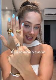 Amanda Mandala's Instagram, Twitter & Facebook