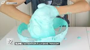 Le slime, une pâte gluante cartonne chez les jeunes et les adolescents, mais le phénomène n'est pas sans risque pour la santé. Le Slime Un Danger Un Des Composants Peut Provoquer Des Brulures
