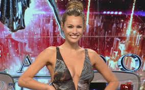 Hay uno que ya me llora por teléfono: Sorpresa Pampita Volvera Al Jurado De Showmatch