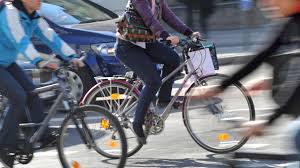 Als verkehrsteilnehmer müssen sich auch radfahrer an bestimmte regelungen halten. Neue Regeln In Der Stvo Radfahren Wird Sicherer Zdfheute