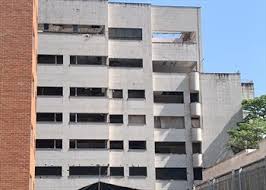 Una hora después de la explosión carro bomba caracol radio 20100812. Edificio Monaco W Radio Colombia