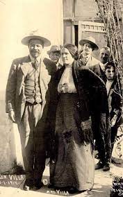 Pancho Villa Y Una De Sus 17 Esposas Mexican Revolution Mexico History Pancho Villa