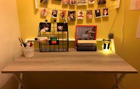 Sebagai tempat beristirahat, tidak salah jika kita perlu memikirkan dekorasi kamar tidur yang pas dan tentunya bakal membuat kita nyaman. Bernas Id Desain Kamar Tidur Army Bts K Popers Wajib Baca