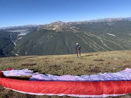 Luckily for him, he had a parachute on and managed to leave the ground just as the snow beneath him cracked as he turns around the sight of the avalanche behind him shows that had he not escaped. Antonio Olivero Hiking A Tenmile Canyon Avalanche Slide To Paraglide Off Peak 6 Summitdaily Com