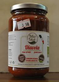 Oggi vi propongo una ricetta squisita, un primo piatto semplicissimo e veloce da preparare anche quando avete a casa molti ospiti. Sugo Alla Diavola Amalfi Food