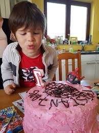 Tristan 7 Ans Genoise Creme Au Beurre Avec A L Interieur Creme Patissiere Et Fraises
