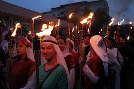 Sunt programate, între altele, o vânătoare cu șoimi, un concurs de orientare turistică, jocuri și spectacole cu laser. Festivalul Medieval Suceava 2017 Devine InternaÈ›ional