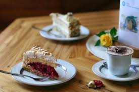 It is notable that kaffee und kuchen is a meal on its own, as in germany, cakes and other sweet pastries are not served for dessert as they are in the united states. Cafe Schloss Reichenberg Leckere Kuchen Und Herrliche Aussicht