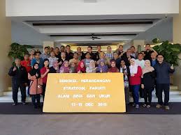 Peringkat pengurusan ini bertanggungjawab merangka dan membuat perancangan jangka sederhana atau perancangan tektikal ( 1 hingga 3 tahun) berpandukan objektif pengurusan atasan. Fabu Anjur Bengkel Perancangan Strategik 2019 Utm Newshub