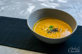 Die cremige suppe harmoniert gut mit dem crunch des frischen leicht süßen popcorns. Samstagssuppchen Kokos Currysuppe Mit Brokkoli Und Karotten Herbs Chocolate
