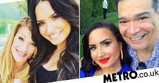 Keunggulan dari aplikasi sexually fluid vs pansexual full body ini adalah kalian tidak akan merasa dirugikan dengan adanya aplikasi ini di ponsel android yang kalian miliki, sebab, kalian akan. Demi Lovato Was Super Nervous Coming Out As Sexually Fluid To Her Parents