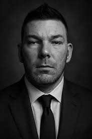 E aí galerinha!? Achei bacana esse prompt: Create a high-end black and  white portrait using my selfie. The face must remain exactly as in