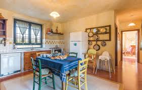 Affitto estivo lido di camaiore casa su due livelli vicinissima al mare con posto bici e corte sul retro, si compone al piano terra di sala, cucina abitabile bagno, al piano superiore camera matrimoniale, camera a due letti e cameretta e bagno. Casa Vacanze Lido Di Camaiore Italia Itv892 Novasol