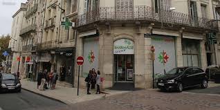 Du lundi au samedi de 08:00 à notre pharmacie est ouverte du lundi au samedi de 9h à 20h. A Perigueux Le Feuilleton De La Pharmacie Low Cost Alienor Continue
