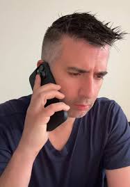 Escucha 'Pick Up The Phone' de Sofi Tukker