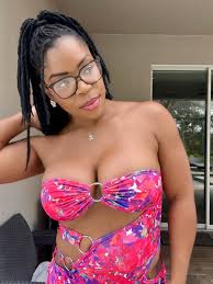 OnlyFans model ariavblak - pornpic.com