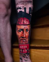 O olhar do Paul. . . . . . . . . . #beatles #paulmccartney #tattoo  #blackwork #abstracttattoo #linework #tattoo2me #thebeatles  #inkstinctsubmission #tatuagem #rocknroll #ink #johnlennon #tattoos  #equilattera #rock #inked #dotwork #music #