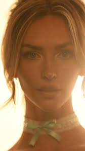 Golden Hour with @rachelc00k Instagram’s first Supermodel 🌅 HMU  @beautybymichellev 🌅 It’s taken almost 9 years but I’m finally getting  more comfortable shooting & lighting myself (and Editing). Since ...