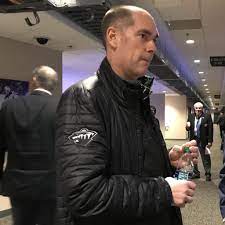 L'ancien défenseur des canadiens tom kurvers est mort des suites du cancer, rapporte une station de radio de minneapolis. Diagnosed With Lung Cancer Wild S Tom Kurvers Prepares For His Toughest Battle The Athletic