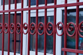 Für kunststoff und metalltüren geeignet.verschließen und öffnen mit schlüssel.verkrallende stahlriegel. Fenstergitter Einbruchschutz Und Sicherheit