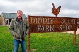 Jeremy clarkson might have lived on his farm for eight years, but the decision to try his hand at running the. Jeremy Clarkson Takes Savage Swipe At Jeff Bezos After Amazon Cancels Clarkson S Farm Aktuelle Boulevard Nachrichten Und Fotogalerien Zu Stars Sternchen