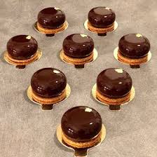 Recette Entremets Yuzu Noisette Gagnant Emission Les Rois Du Gateau Saison 1 Cyril Lignac Fou De Patisserie Patisserie Patisserie Francaise Gateaux Et Desserts