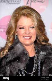 Mary hart the hollywood reporters power 100 hi-res stock photography and  images