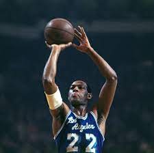 Had elgin baylor been born 25 years later, his acrobatic moves would have been captured on video, his name emblazoned on sneakers, and his face plastered on cereal boxes. P4jogiywun1asm