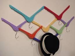 Faire Un Porte Manteau Avec Des Cintres En 2020 Porte Manteau Diy Craft Artisanat Bricolage