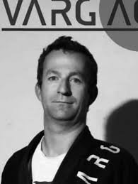 Møt hovud Coachene i Varg * Bjørn-Erik Osmark (44) er vår GI ekspert og  holde BJJ GI øktene. * Michelle Öhman (32) har hovud ansvaret for Varg  Junior. * John Amund Skår (