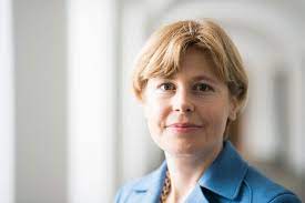 Jun 14, 2021 · «wenn sie schon die abzüge erhöhen, dann für alle», so dettlings parteikollegin esther friedli (sg). Esther Friedli Steigt Fur Svp In Den Ring Nzz