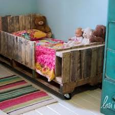 Kinderbett selber bauen mit der anleitung von hornbach: Die 26 Besten Ideen Zu Kinderbett Aus Europaletten Palettenbett Fur Kinder Kids Bed Pallet Bed For Kids Palettenmobel Kinder Bett Bett Aus Paletten Kinderbett