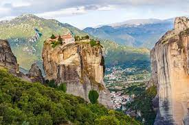 Meteora is utterly amazing with its fascinating rock formations, with ancient monasteries perching on the tips of eac. Die 10 Besten Athen Meteora Touren 2021 Viator