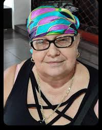 MOMENTOS_BONITOS Este dia familiares quieren felicitar a una mujer muy  emprendedora, se trata de Reina Isabel Lemus que esta de manteles largos  por lo tanto desean que el creador le permita cumplir