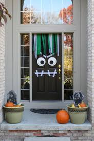 La Terrifiante Decoration Halloween Pour La Porte D Entree Decoration Halloween A Fabriquer Decoration Halloween Maison Decoration Halloween