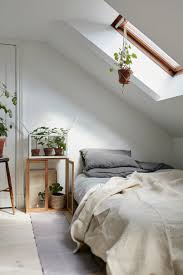 Kalau kamu tengah mencari cara untuk membuat desain kamar mandi minimalismu agar terlihat lebih lega, yuk simak beberapa tips berikut, genk! 15 Inspirasi Desain Kamar Minimalis Ala Drama Korea