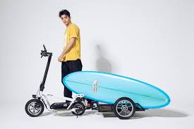 公道走行可能でトレーラーも牽引できちゃう 立ち乗り電動バイクglafit x scooter lom 登場 電動バイク 原動機付自転車 バイク