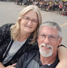 What is considered formal attire for a restaurant?