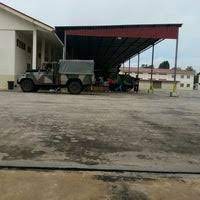 Jabatan penjara malaysia (jpm) pahang berusaha menyediakan lebih banyak latihan kemahiran kepada banduan sebagai persiapan charin berkata, di prp kem batu 10 latihan membuat sos dan kicap disediakan kepada orang di selia (ods), selain kebun sayur, memotong. Kem Batu 10 Military Base In Kuantan