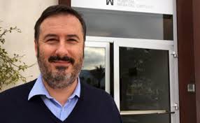 Luis Mesa del Castillo Clavel, el economista con bata blanca