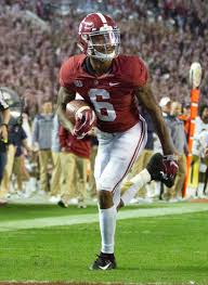 Here's a breakdown of how the world's four heisman voters cast their votes. Alabama S Devonta Smith Smiles As He Crosses The End Zone For A Touchdown In The Third Quarter Crimson Tide Football Alabama Football Alabama