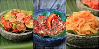 3 buah bawang merah diiris tipis. 11 Aneka Sambal Lengkap Bersama Resepnya Sambal Matah Hingga Leunca Merdeka Com