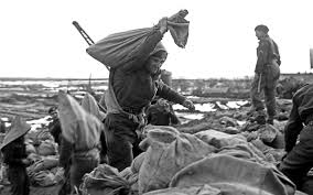 Wie mocht denken dat het huidige politiek klimaat hysterisch is, is het voorjaar van 1995 vergeten. Watersnood Een Reconstructie Van De Watersnoodramp In 1953