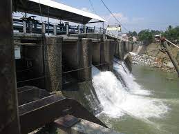 Bangunan pelimpah (spill way) adalah bangunan beserta intalasinya untuk mengalirkan air banjir yang masuk ke dalam waduk agar tidak. Bendung Katulampa Wikipedia Bahasa Indonesia Ensiklopedia Bebas