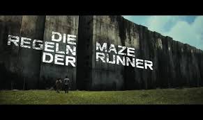 Dann erfährt er auch noch, dass er in der mitte eines labyrinths ist, aus dem bisher noch niemand herausgekommen ist. Maze Runner Die Auserwahlten Im Labyrinth Film Trailer Kritik