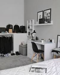Apalagi ketika anda menyalakan lampu kamar tidur. Desain Kamar Estetik Cowok Sederhana Gampang Di Terapkan Dizeen Ide Dekorasi Rumah Desain Kamar Desain