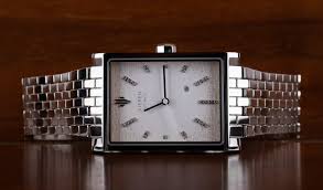 This film takes you straight to the command and control center for police surveillance and emergency response, where the dialed 100 numbers will be answered by the police. Beyond The Dial Hands On Review Vieren Automatic Rectangular Dress Watch