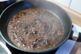 Entenbrust Karamellisiert Mit Pflaumensosse Rezept Kochbar De